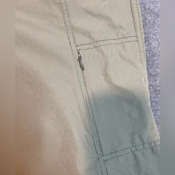 Cropped cargo style Kirkland pants size 10 - Picture 2 of 6